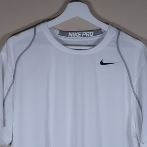 Nike Solid White Short-Sleeve Athletic Shirt